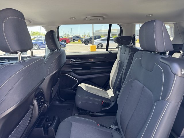 2022 Jeep Grand Cherokee Laredo 4WD L