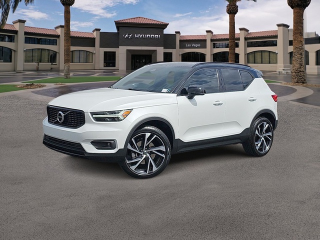 2022 Volvo XC40 R-Design