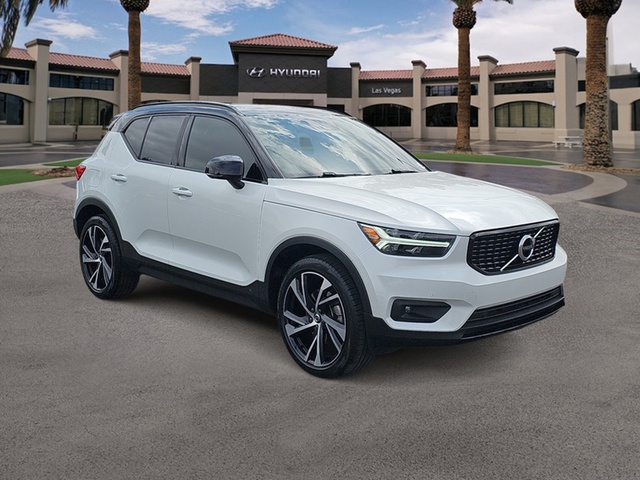 2022 Volvo XC40 R-Design