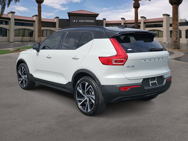 2022 Volvo XC40 R-Design