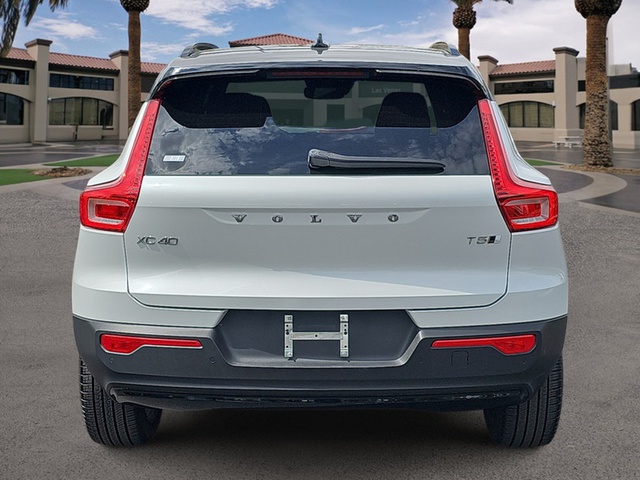 2022 Volvo XC40 R-Design