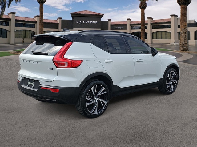 2022 Volvo XC40 R-Design