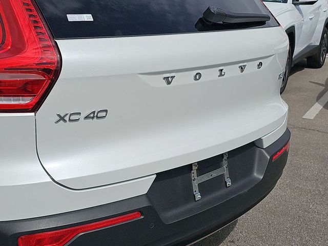 2022 Volvo XC40 R-Design
