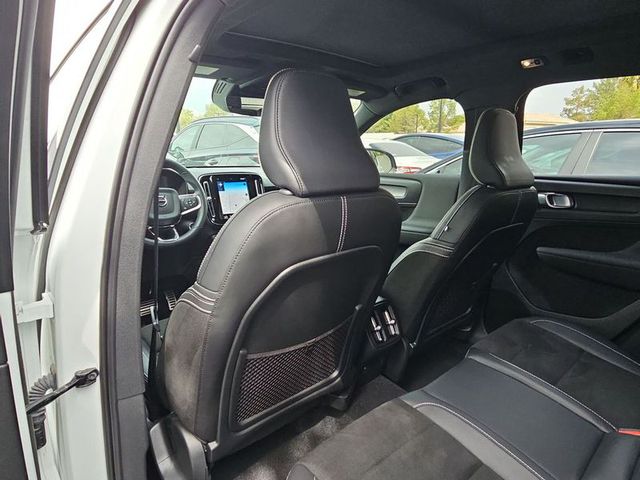 2022 Volvo XC40 R-Design