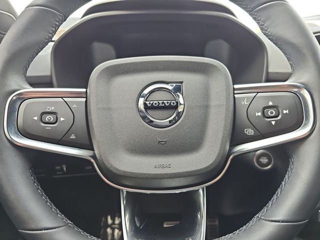 2022 Volvo XC40 R-Design