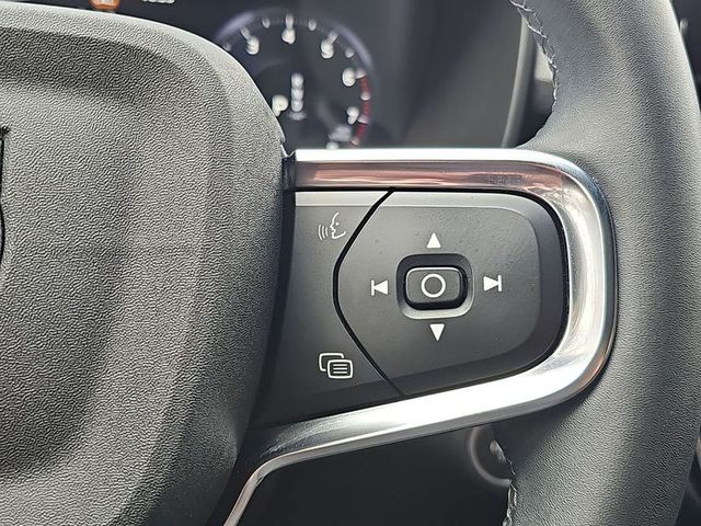 2022 Volvo XC40 R-Design