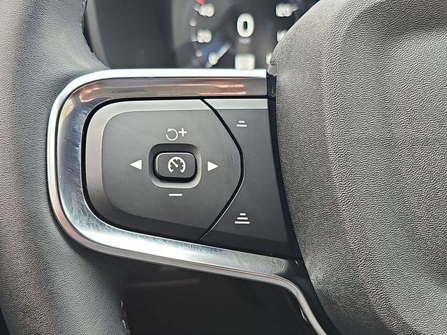 2022 Volvo XC40 R-Design