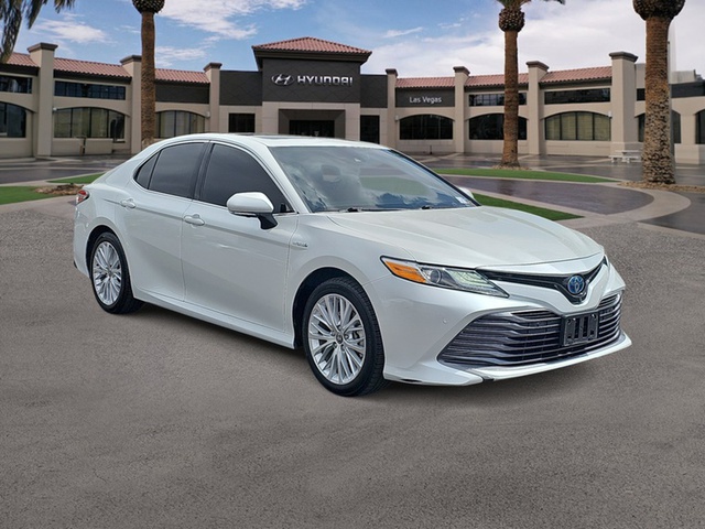 2020 Toyota Camry Hybrid XLE