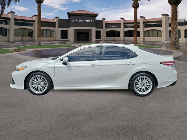 2020 Toyota Camry Hybrid XLE