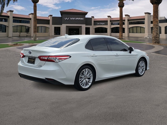 2020 Toyota Camry Hybrid XLE