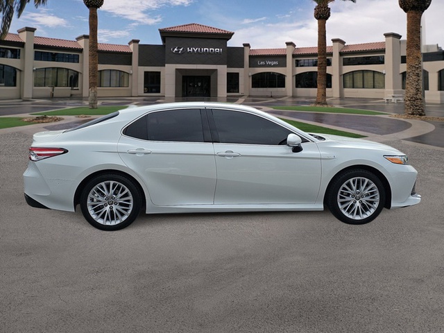 2020 Toyota Camry Hybrid XLE