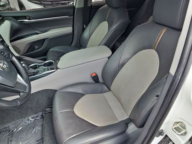 2020 Toyota Camry Hybrid XLE