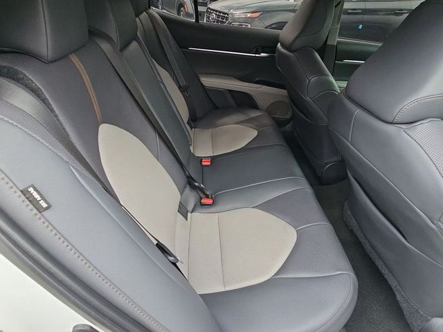 2020 Toyota Camry Hybrid XLE