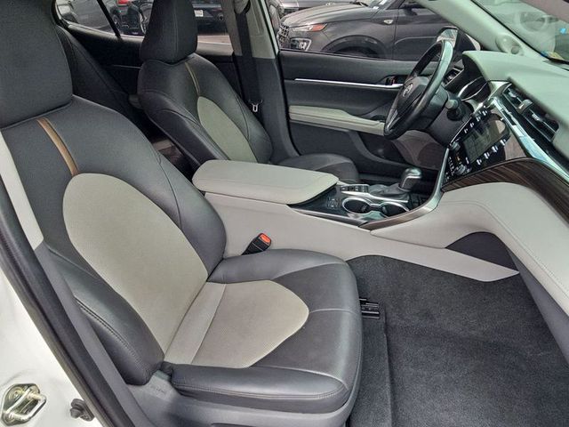 2020 Toyota Camry Hybrid XLE