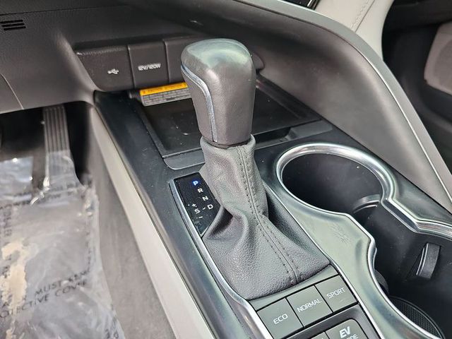 2020 Toyota Camry Hybrid XLE