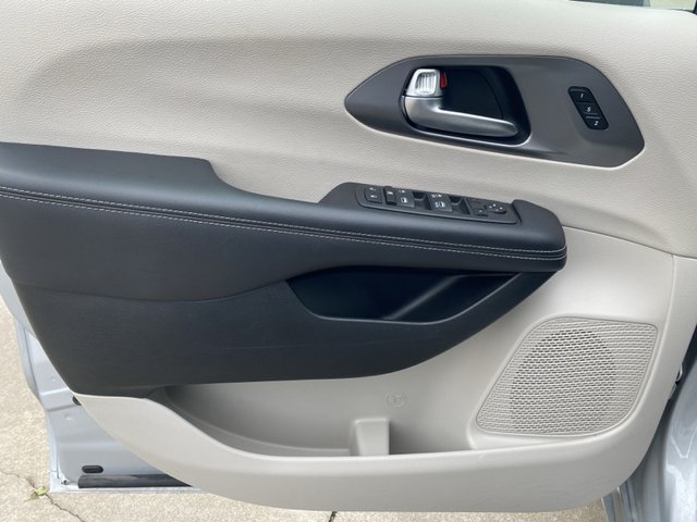 2023 Chrysler Pacifica Touring L FWD