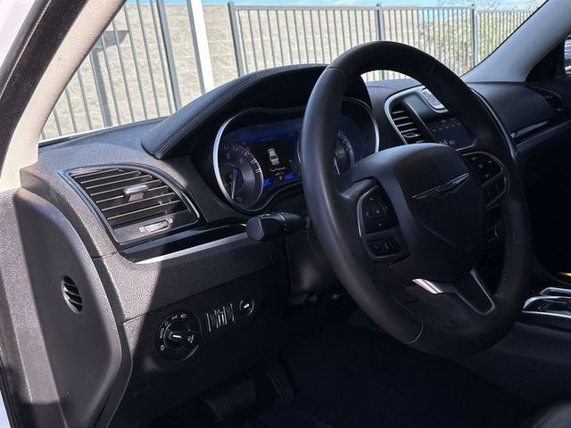 2023 Chrysler 300 Touring L RWD