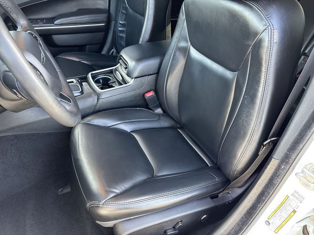 2023 Chrysler 300 Touring L RWD