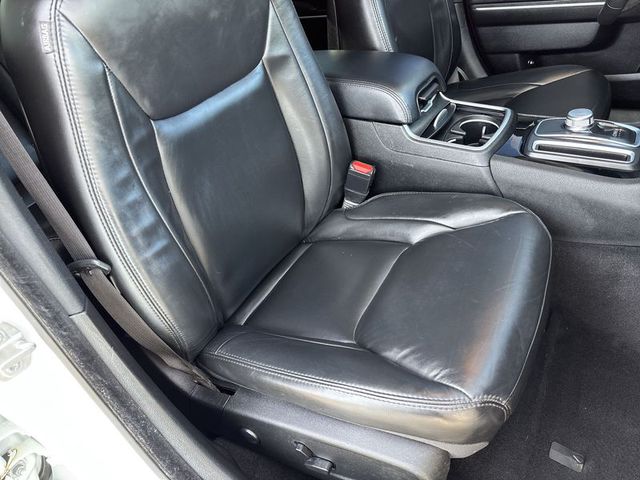 2023 Chrysler 300 Touring L RWD
