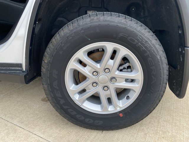 2025 Jeep Grand Cherokee Laredo 2WD