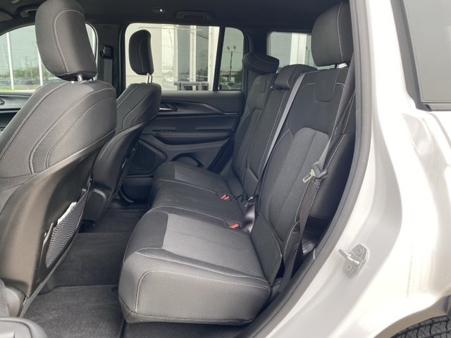 2025 Jeep Grand Cherokee Laredo 2WD