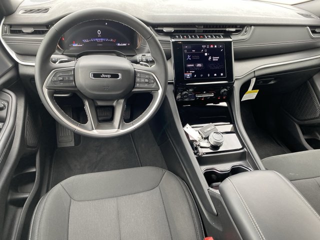 2025 Jeep Grand Cherokee Laredo 2WD