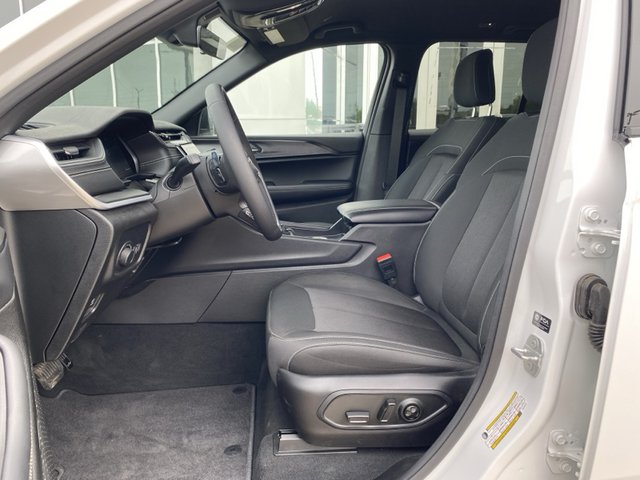 2025 Jeep Grand Cherokee Laredo 2WD