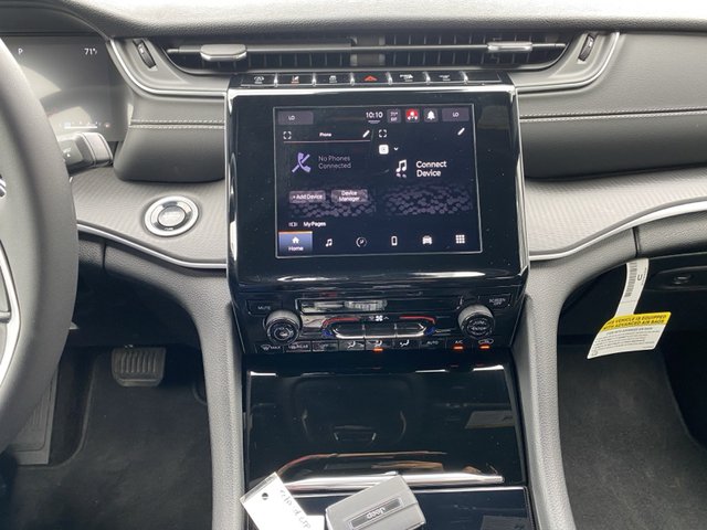 2025 Jeep Grand Cherokee Laredo 2WD