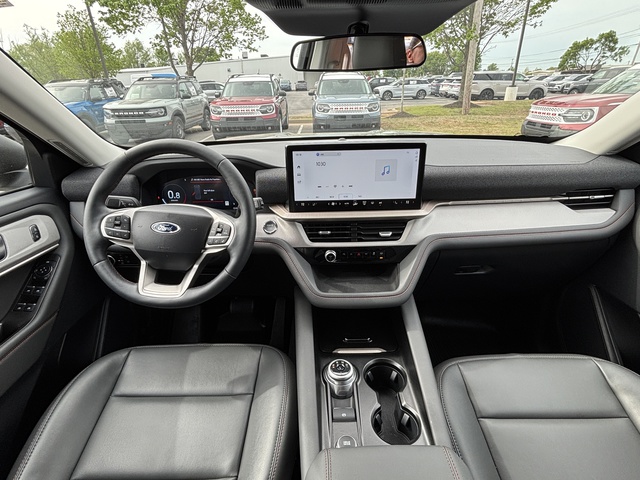 2025 Ford Explorer Active RWD