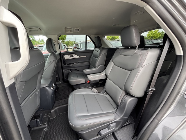 2025 Ford Explorer Active RWD
