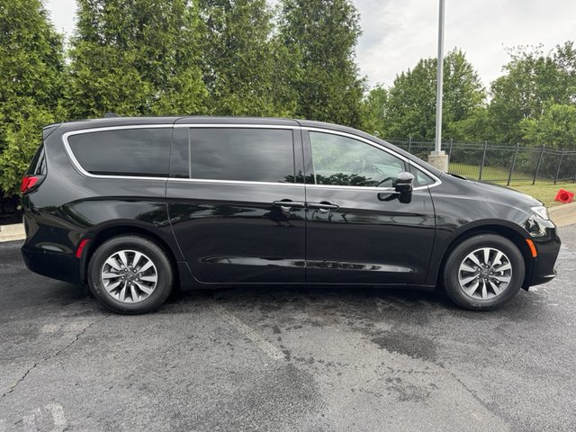 2025 Chrysler Pacifica Hybrid Select FWD
