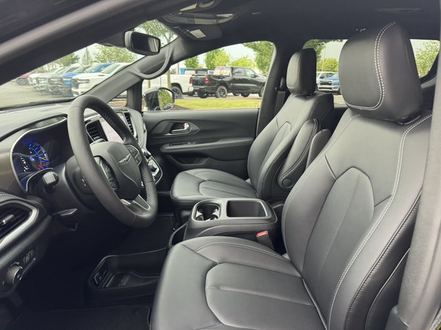 2025 Chrysler Pacifica Hybrid Select FWD