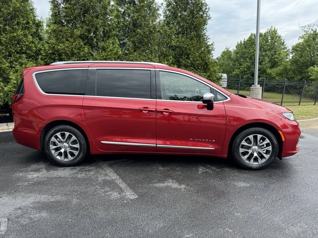 2025 Chrysler Pacifica Hybrid Pinnacle FWD Hybrid