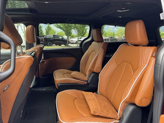 2025 Chrysler Pacifica Hybrid Pinnacle FWD Hybrid