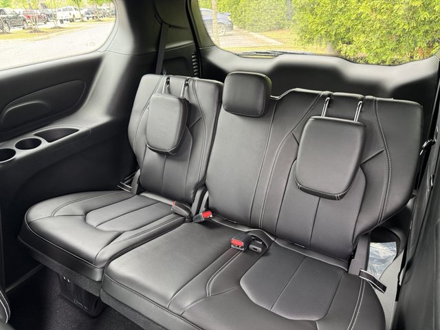 2025 Chrysler Pacifica Hybrid Select FWD