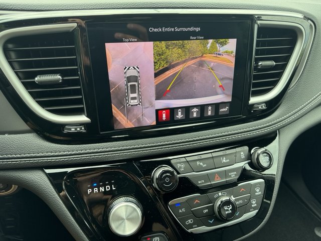 2025 Chrysler Pacifica Hybrid Select FWD