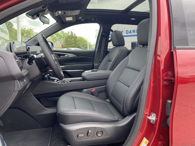 2025 Chevrolet Traverse LT FWD