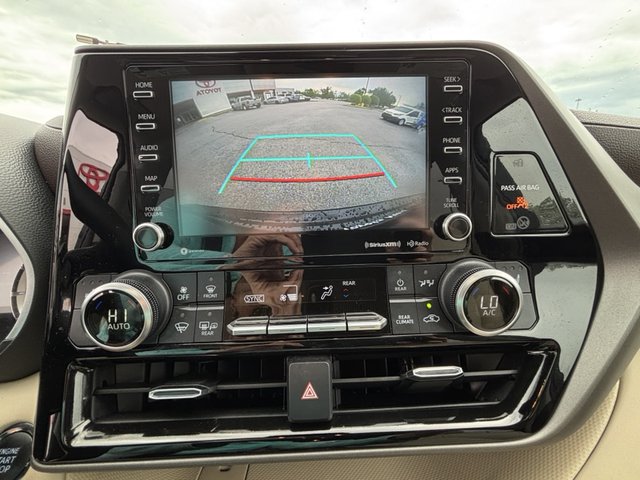 2022 Toyota Highlander XLE FWD