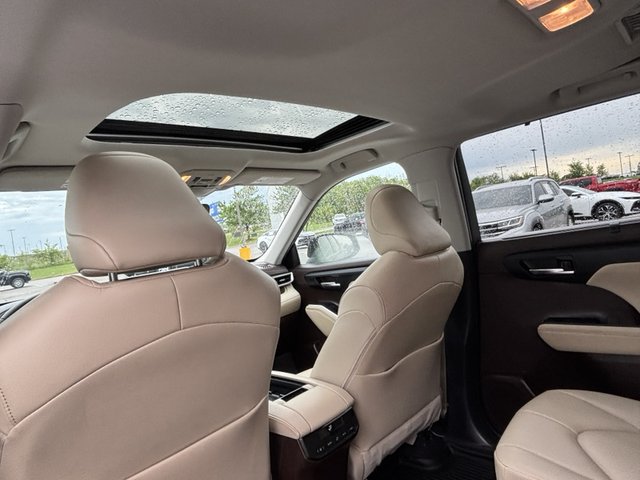 2022 Toyota Highlander XLE FWD