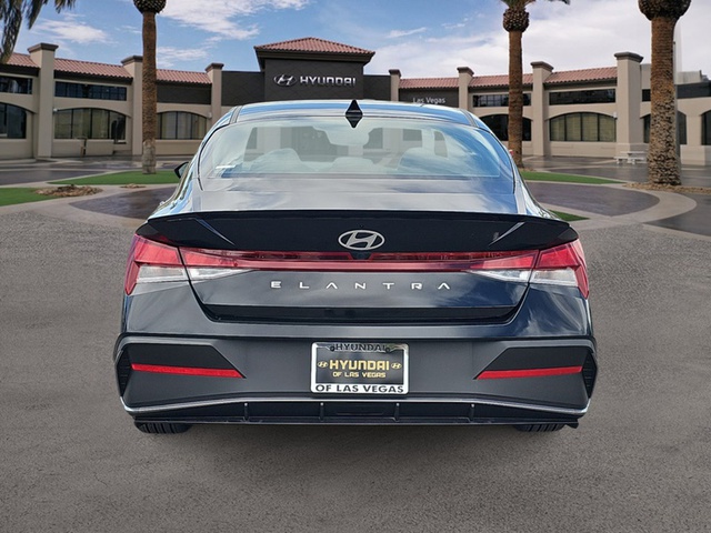2025 Hyundai Elantra SE AWD