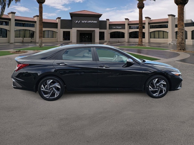 2025 Hyundai Elantra SE AWD