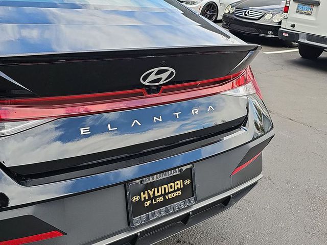 2025 Hyundai Elantra SE AWD