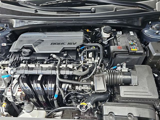 2025 Hyundai Elantra SE AWD