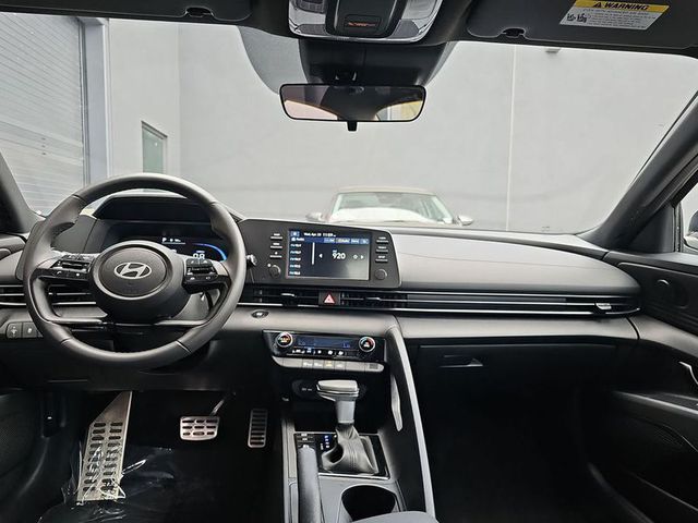 2025 Hyundai Elantra SE AWD