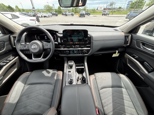 2024 Nissan Pathfinder Platinum 4WD