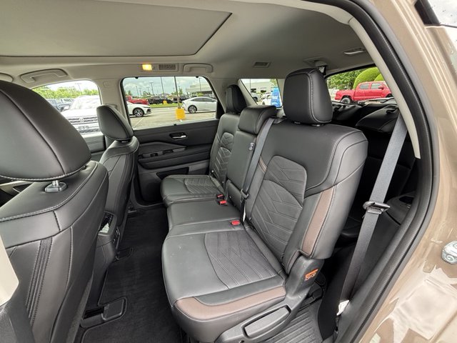 2024 Nissan Pathfinder Platinum 4WD