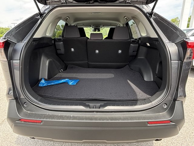 2025 Toyota RAV4 LE FWD
