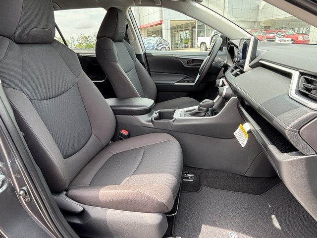 2025 Toyota RAV4 LE FWD