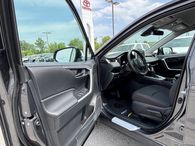 2025 Toyota RAV4 LE FWD
