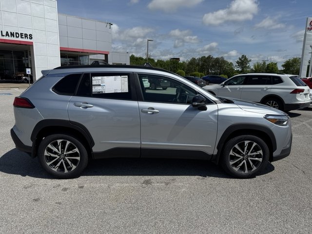 2025 Toyota Corolla XLE FWD Cross